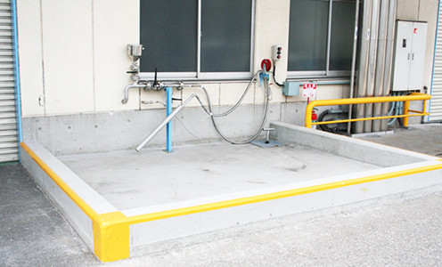 ドラム缶抜缶装置